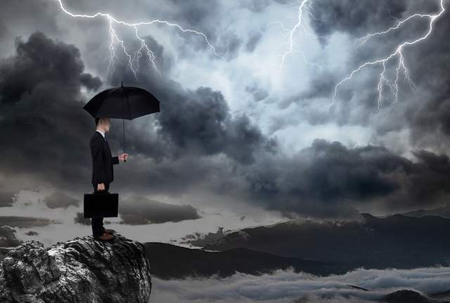 净利连续下滑，百亿锂电龙头怎么了？