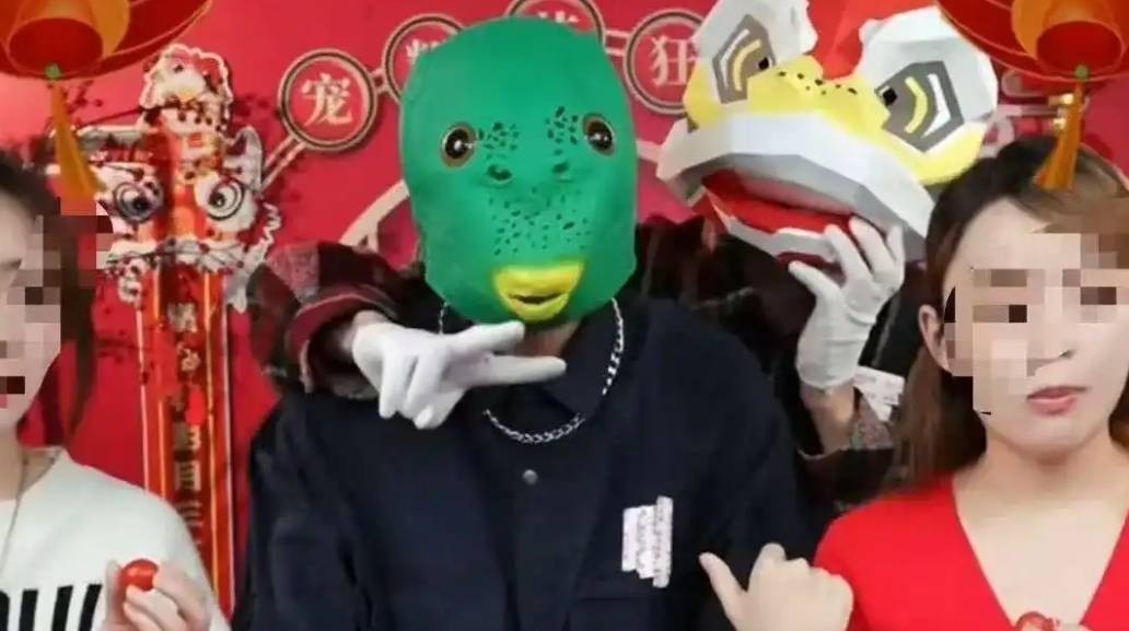 小杨哥疑戴“绿鱼头套”复播 小杨哥的直播带货风云