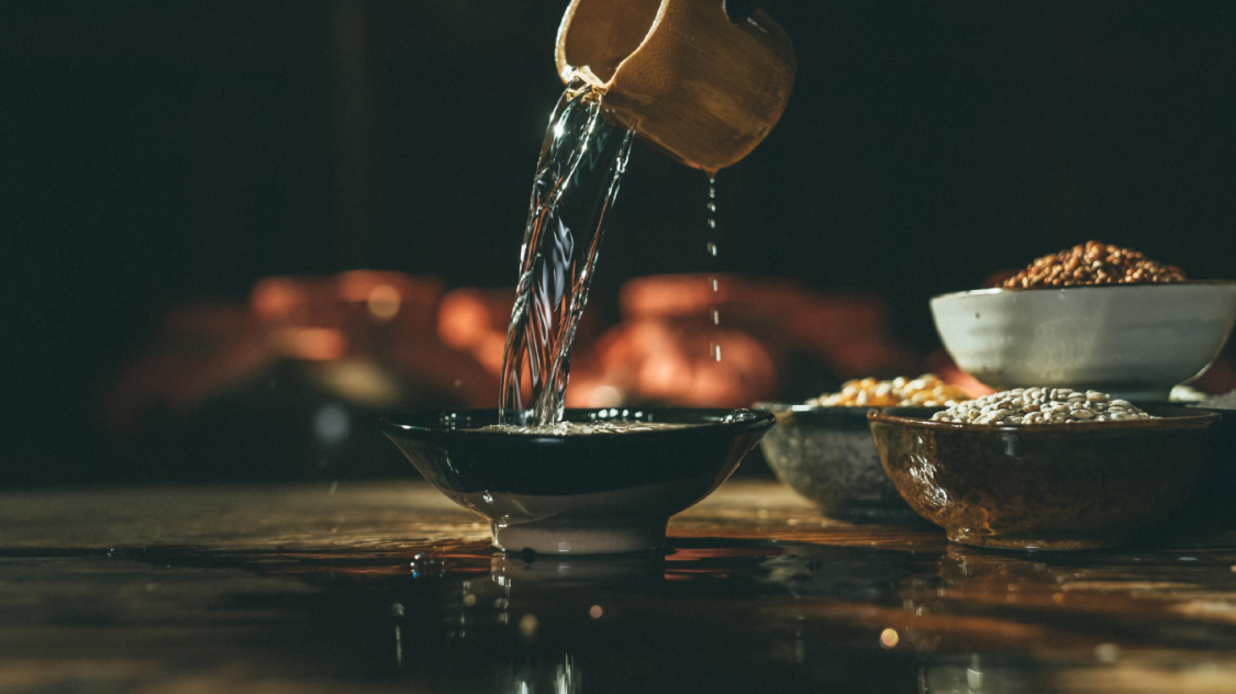 从“虚假宣传”到高调回归，听花酒能否以新姿态征服市场