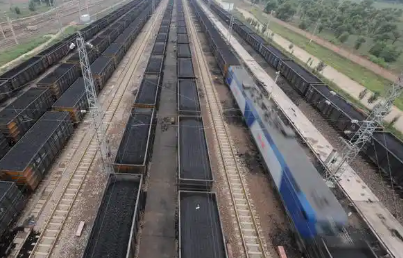 中信金融资产“加码”大秦铁路：持股比例重回5%，释放哪些信号？