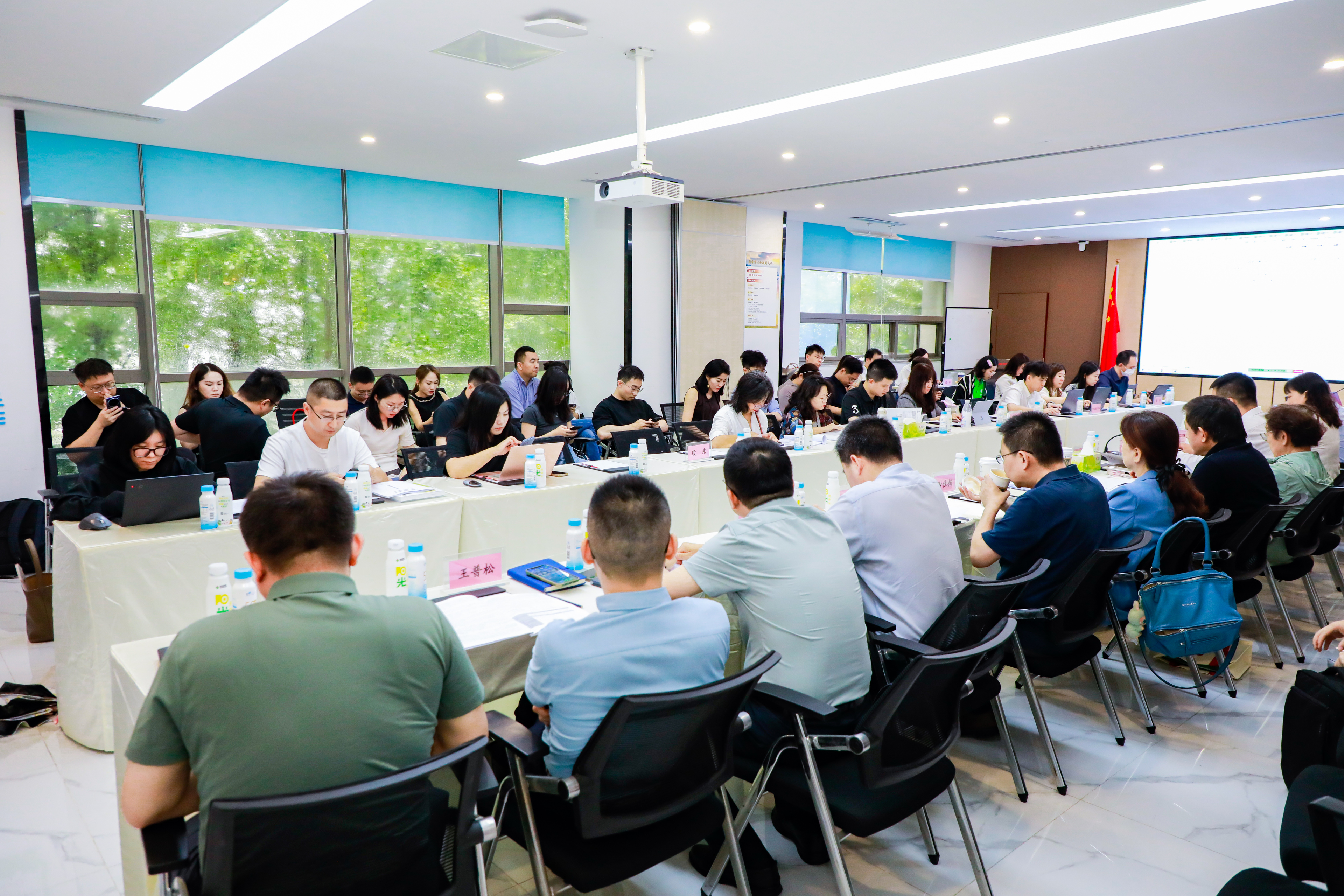 直击股东大会：公司挺过猪周期低谷 出海战略开启新增长