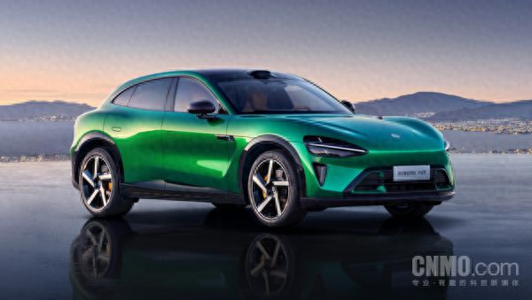 雷军感谢何小鹏下单小米YU7 并预祝小鹏G7发布会成功